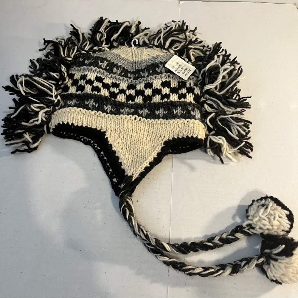 Handmade Nepal 100% Wool Mohawk Earflap Beanie Black White Fleece Lined Chullo